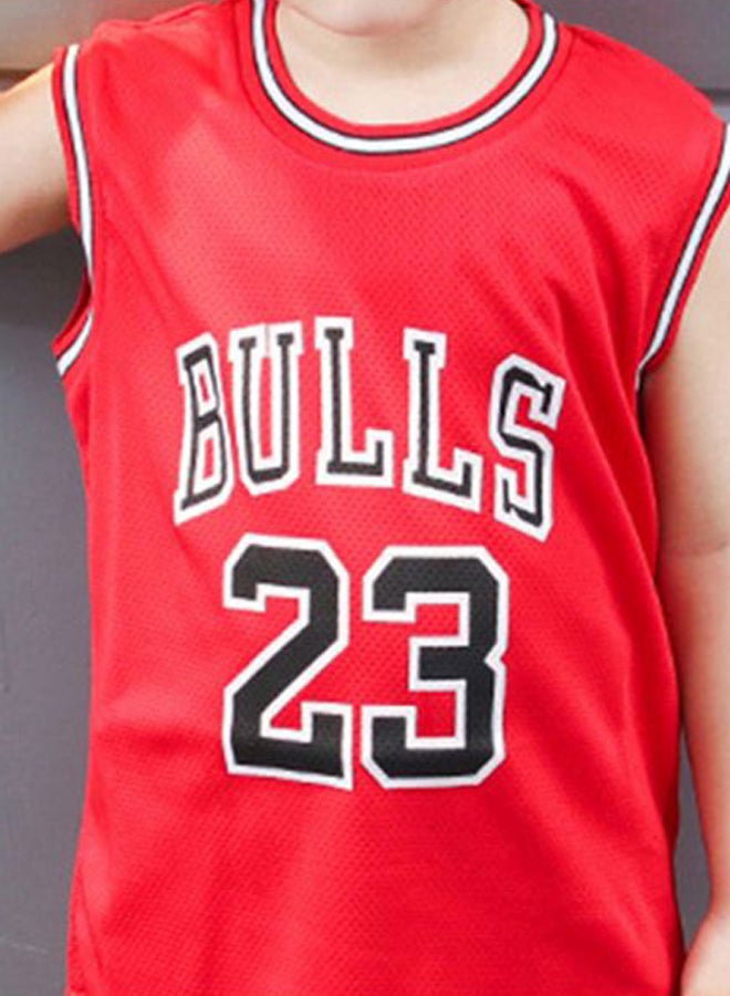 طقم من شورت وتيشيرت لكرة السلة مطبوع عليه "Bulls 23" للأطفال أحمر/ أبيض/ أسود - Image 3
