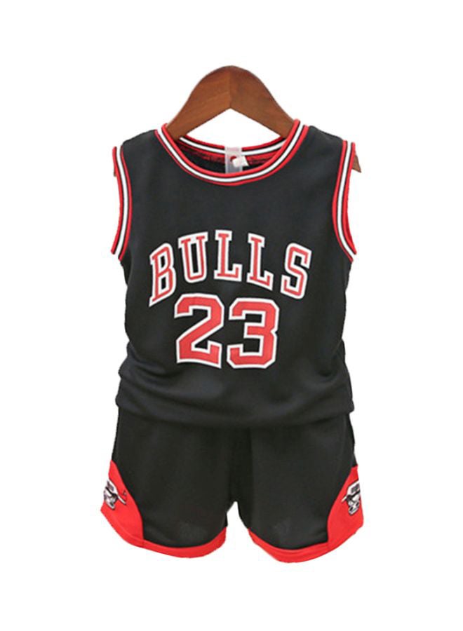 تيشيرت بطبعة عبارة Bulls 23 لكرة السلة وشورت أسود/أحمر/أبيض  - Image 1