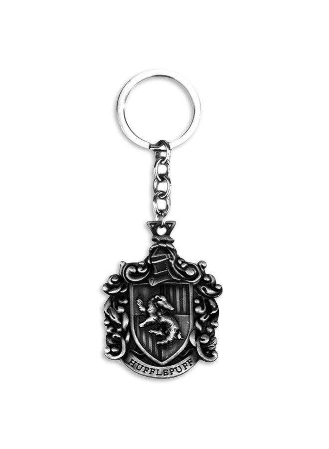 جو باي سلسلة مفاتيح بتصميم شعار منزل هوغوورتس هافليباف من فيلم "Harry Potter" فضي عتيق