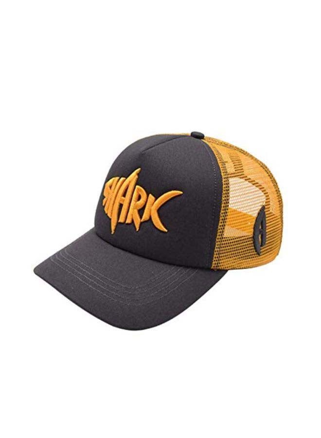 فايتر جيفتس قبعة مطرزة برسمة سمكة قرش أسود/ أبيض - Image 2