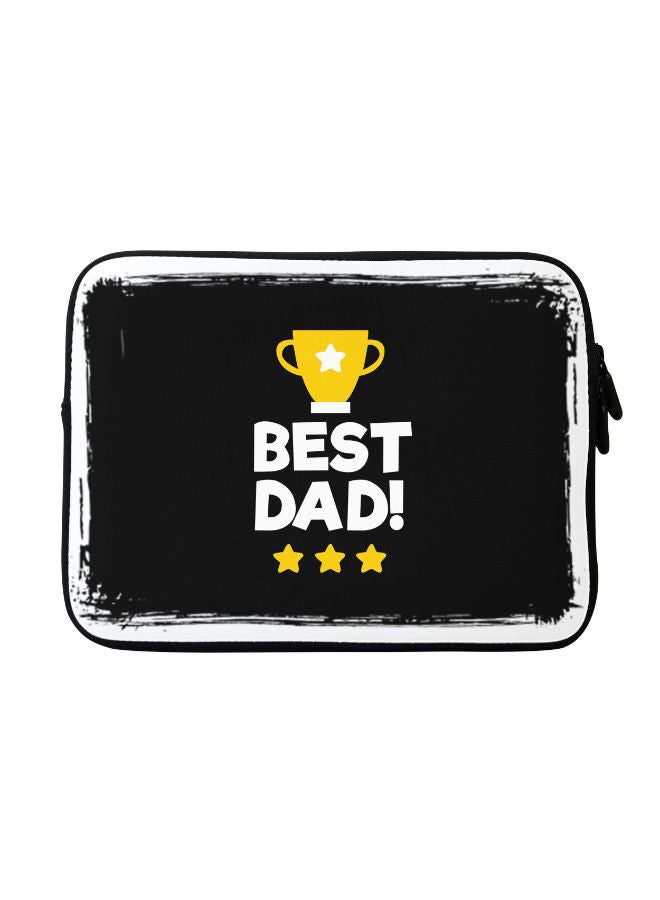 ستايلايزد حافظة بطبعة كوب وعبارة "Best Dad" للابتوب أبل ماك بوك مقاس 15 بوصة أسود/ أبيض/ أصفر 