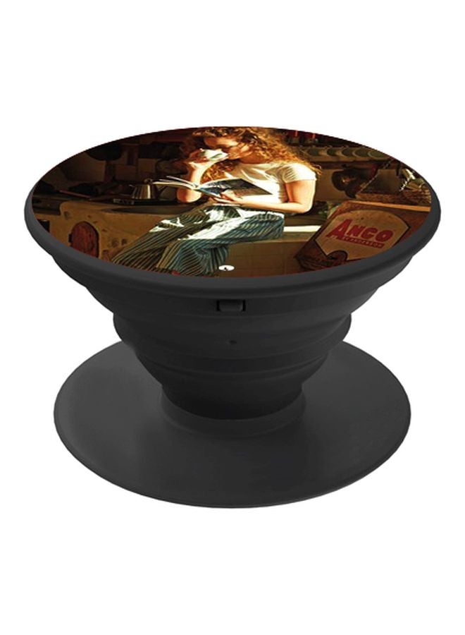 بي بي حامل هاتف بوب سوكيت مطبوع بتصميم  فتاة تشرب القهوة أبيض/ بيج/ أسود - Image 1