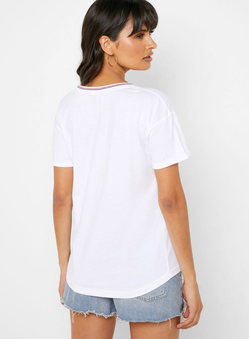 سلسا تيشيرت مطبوع عليه شعار أبيض/أسود - Image 2