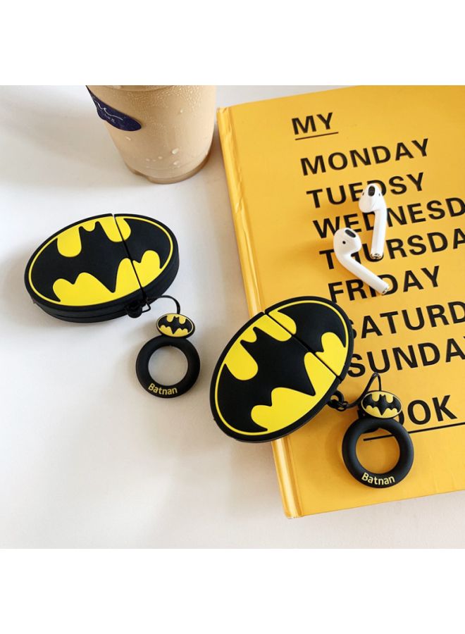 بيوينتي غطاء حماية بتصميم باتمان مزود بحلقة بقفل زنبركي لسماعات أبل آيربودز 1/2 أسود/ أصفر - Image 2