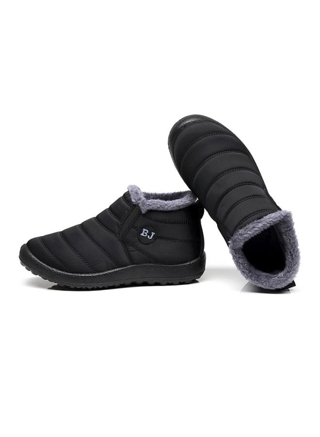 Women’s Waterproof Low Top Sneakers Black  - Image 4