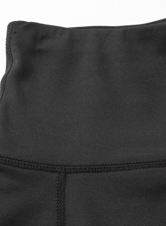 Solid Pocket Detailed Shorts Black  - Image 3