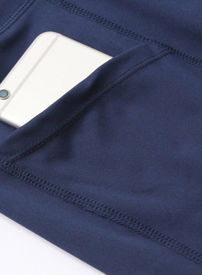 شورت سادة مزين بجيوب أزرق داكن - Image 3