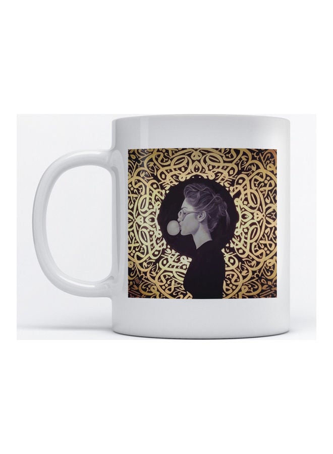 أتيك مج للقهوة والشاي مزين بفن الخط أبيض