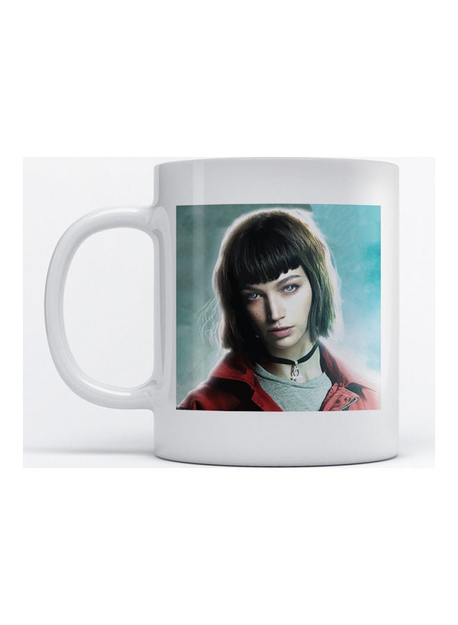 مج قهوة وشاي بطبعة شخصية طوكيو من مسلسل "La Casa De Papel" أبيض