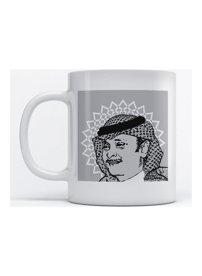 كوب للقهوة والشاي بطبعة عبد المجيد عبد الله أبيض