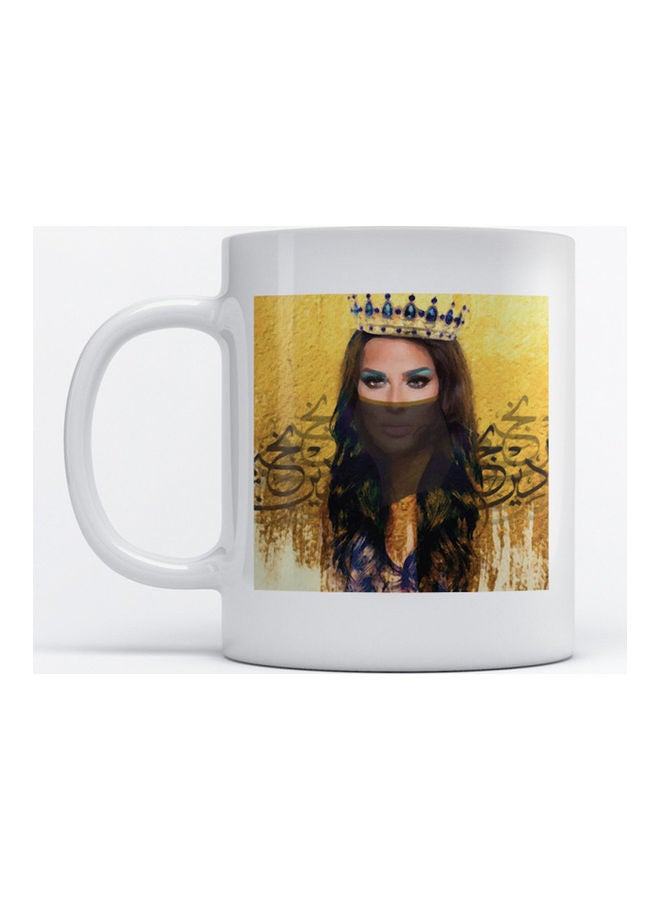 مج للقهوة والشاي مزين بفن الخط أبيض