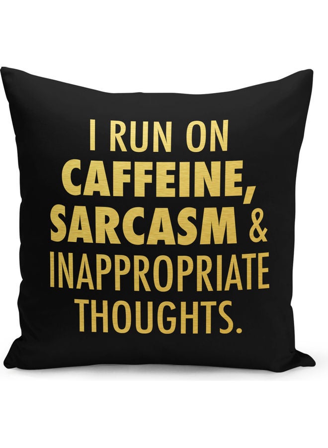 غطاء وسادة للزينة بطبعة عبارة مرحة عن القهوة "I Run On Caffeine" بلون ذهبي معدني أسود/ أصفر 40 x 40سم - Image 1