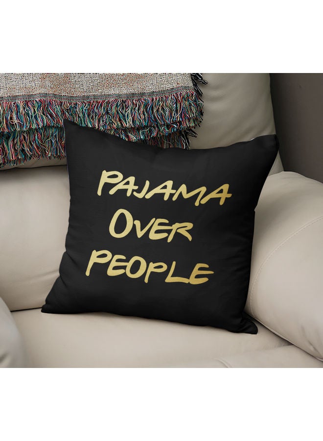 وسادة مخملية سوداء مع اقتباس مرح عن البيجاما مع طبعة برقائق ذهبية و معدنية مع عبارة Pajama Over People  وسادة ديكور منزلي ذاتية الصنع أسود 40 x 40سم  - Image 2