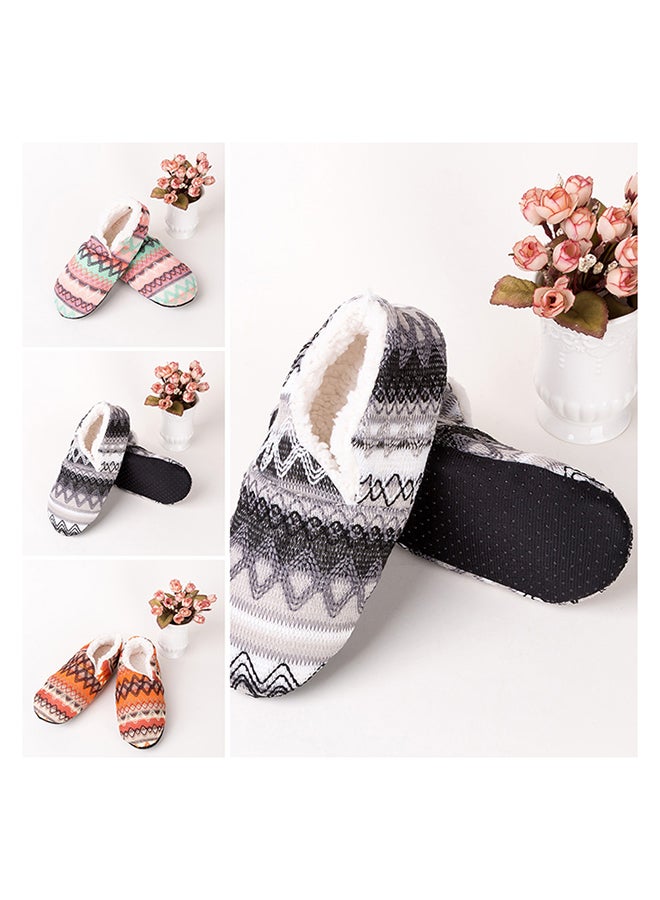 Winter Print Soft-Soled Slipper Socks Black/Grey - Image 2