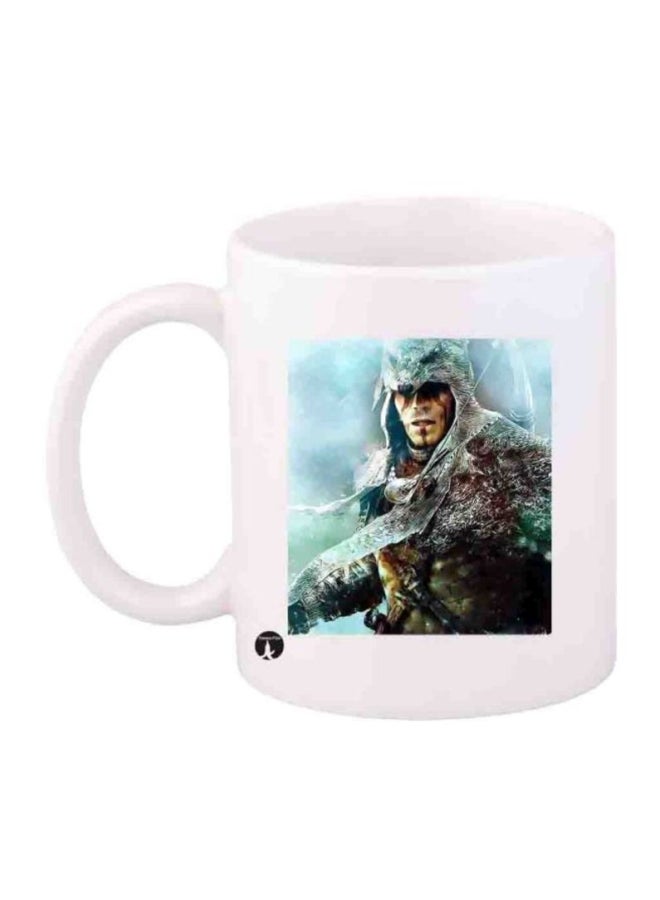 قدح بطباعة شخصية من لعبة الفيديو Assassin's Creed أبيض/أزرق/رمادي