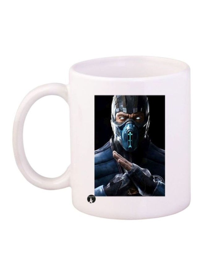 مج قهوة بتصميم مطبوع على شكل لعبة الفيديو Mortal Kombat أبيض/ أسود/ أزرق