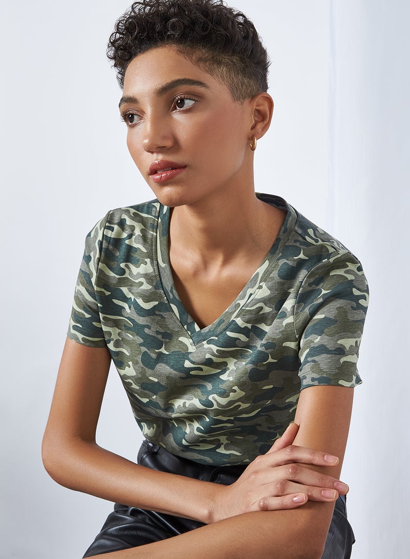 FAME FOREVER Camo V-Neck T-Shirt Olive - Image 4