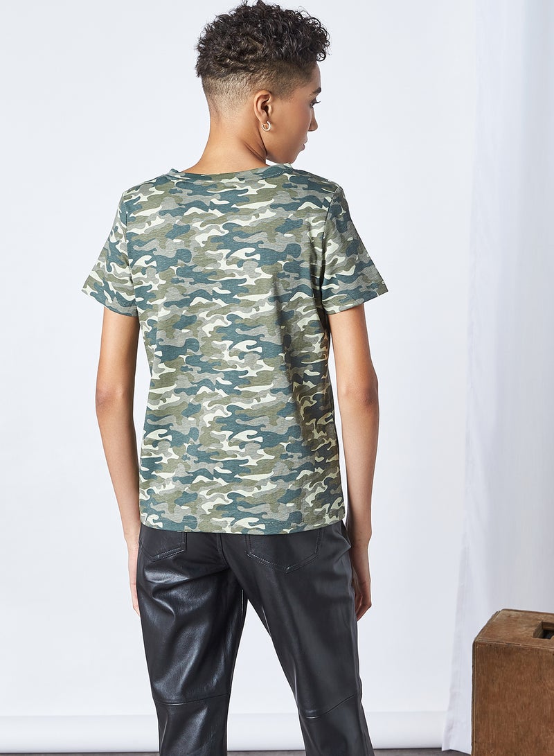FAME FOREVER Camo V-Neck T-Shirt Olive - Image 3
