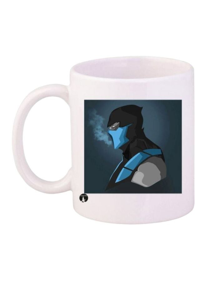 بي بي مج قهوة بتصميم مطبوع على شكل لعبة الفيديو Mortal Kombat أبيض/أزرق/أسود