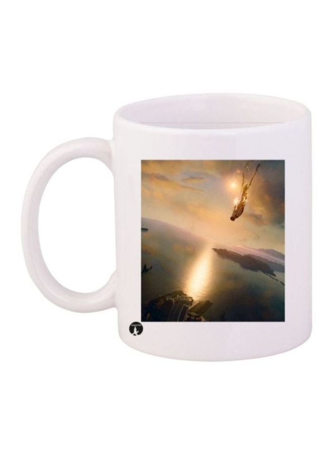 كوب بطباعة تمثل لعبة الفيديو Assassin's Creed أبيض/ بيج/ أسود