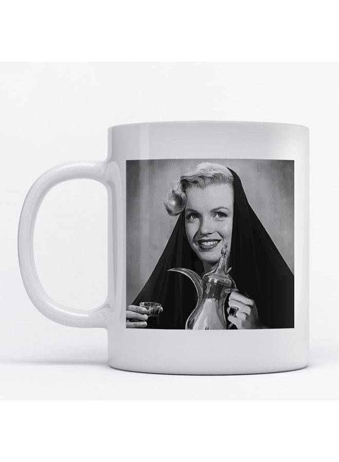 مج قهوة مزين بطبعة مارلين مونورو أبيض/أسود/رمادي 9.2x7.7سم