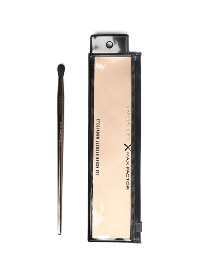 Max Factor Pro Blender Eyeshadow Brush E17  - Image 2