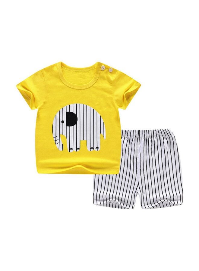 طقم شورت وتيشيرت مزين بطبعة مكوّن من قطعتين أصفر/أبيض/أسود - Image 1