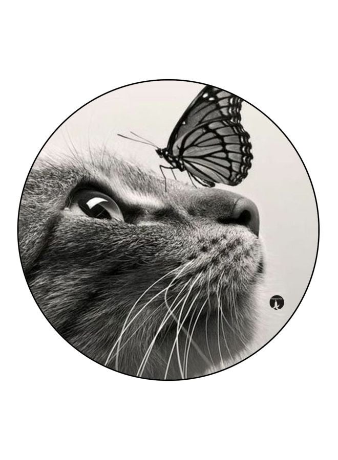 قطعة مغناطيس من الخشب للثلاجة بطبعة قطة وفراشة رمادي 5.5سم