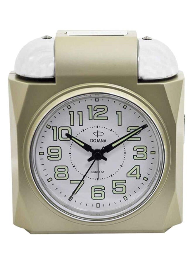 ساعة منبه بعقارب وتصميم مربع ذهبي/ أبيض
