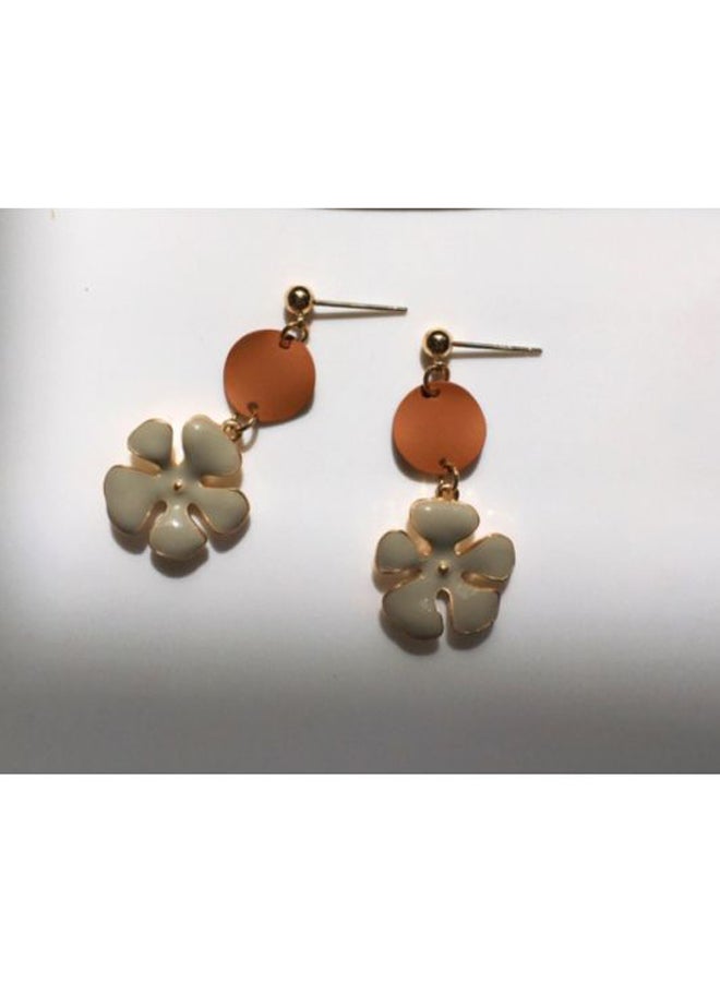 جونسون آند جونسون حلق أذن متدلي بتصميم زهور - Image 3