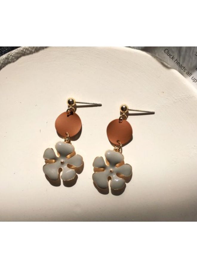 جونسون آند جونسون حلق أذن متدلي بتصميم زهور - Image 4