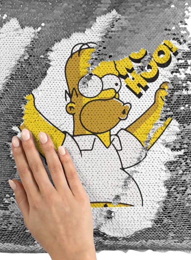 وسادة زينة بطبعة شخصية هومر سيمبسون وعبارة "Woo Hoo". أبيض/أصفر 16 x 16بوصة - Image 3