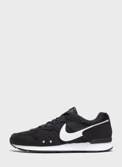 Nike Venture Runner Trainers Black/White  - Image 2