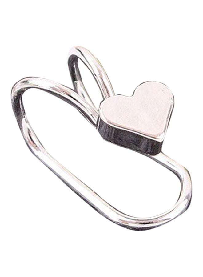 مشبك أذن على شكل قلب مرصع باللؤلؤ الصناعي - Image 1