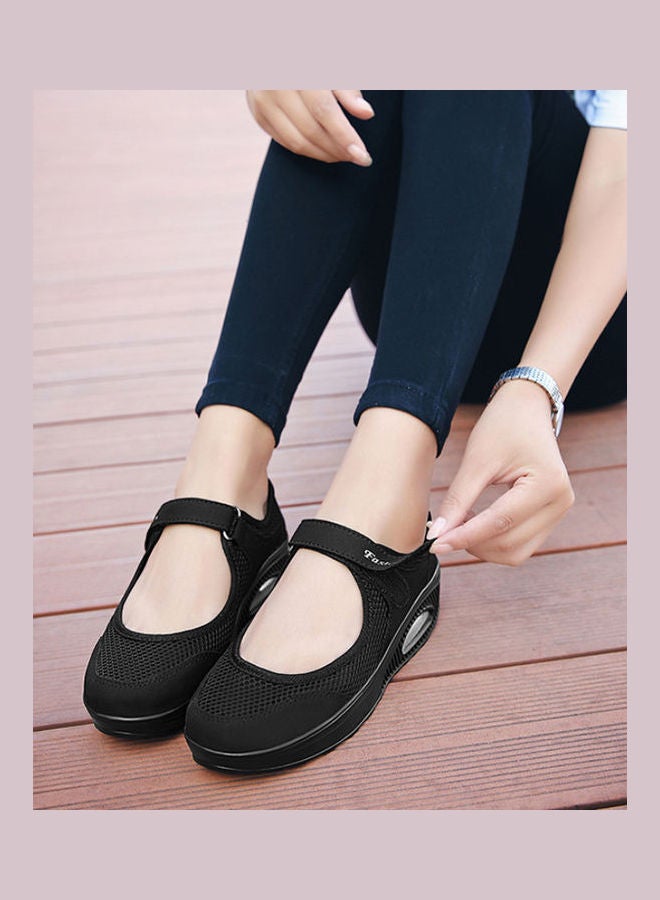 بيوينتي حذاء للمشي والعمل بتصميم كبير الحجم مع توسيد هوائي لكبار السن ومن هم في منتصف العمر من القماش الشبكي جيد التهوية بنعل ناعم سميك مضاد للانزلاق مناسب للربيع والصيف للنساء أسود - Image 5