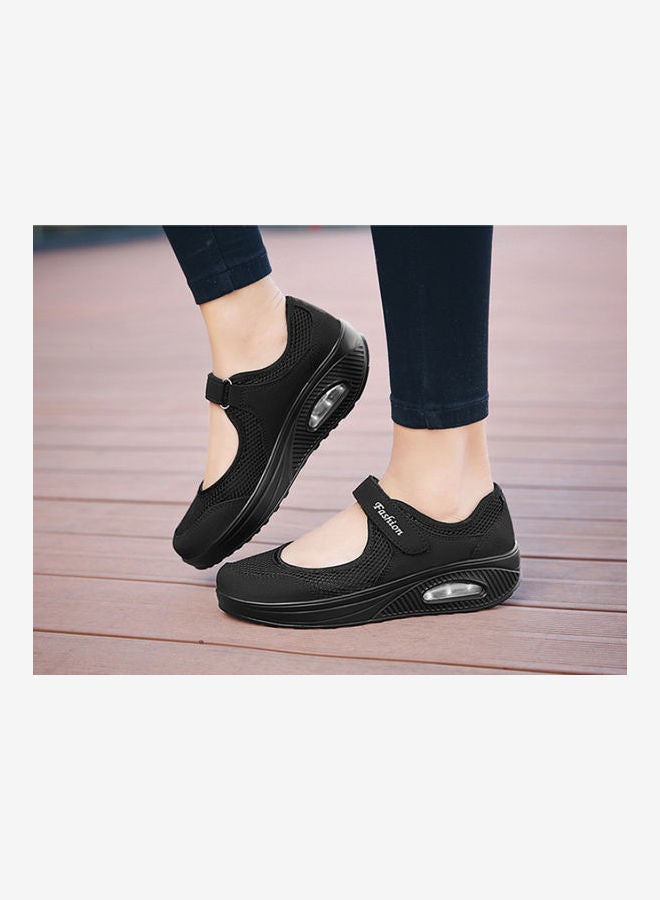 بيوينتي حذاء للمشي والعمل بتصميم كبير الحجم مع توسيد هوائي لكبار السن ومن هم في منتصف العمر من القماش الشبكي جيد التهوية بنعل ناعم سميك مضاد للانزلاق مناسب للربيع والصيف للنساء أسود - Image 3