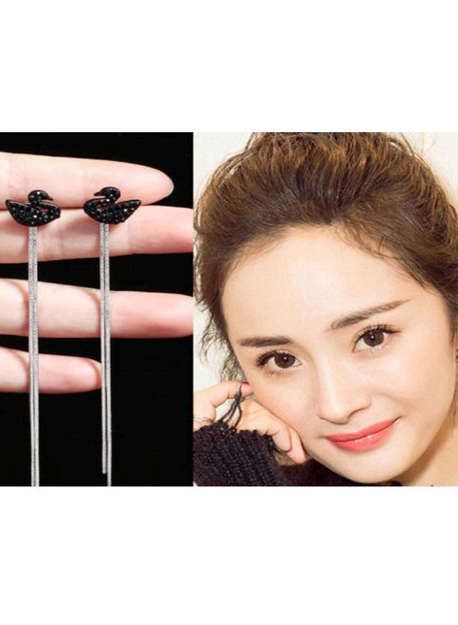 جونسون آند جونسون حلق أذن من الفضة عيار 925 بتصميم شرابة طويلة  - Image 2