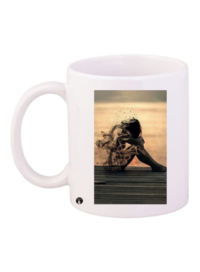 مج قهوة من السيراميك مزين بطبعة أبيض/رمادي/بني