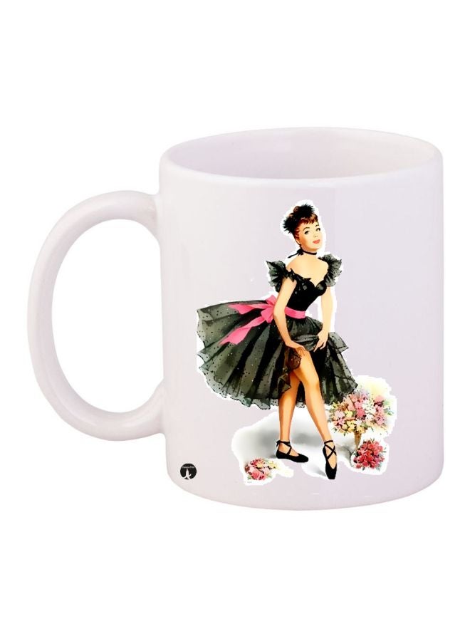 كوب قهوة مطبوع برسمة فتاة أبيض/أسود/بيج