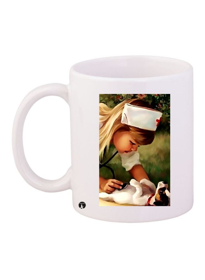 كوب قهوة مطبوع برسمة فتاة أبيض/ أخضر/ بيج