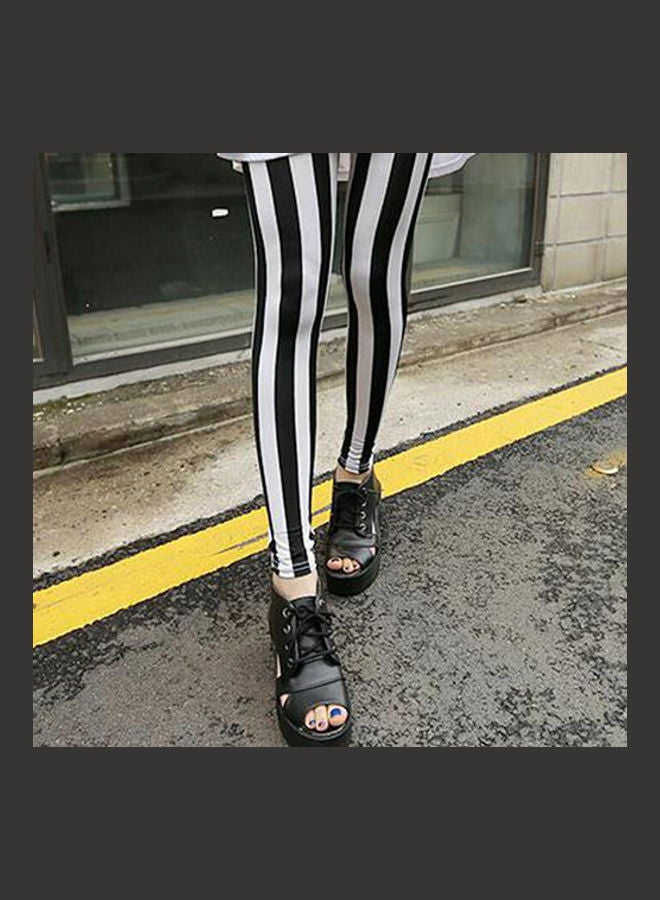 بنطال ضيق عصري مريح وبخطوط رأسية للنساء أسود + أبيض مزين بخطوط على شكل دبوس - Image 4