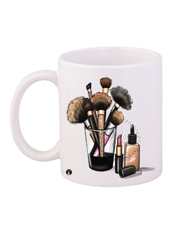 مج قهوة بطبعة ماكياج أبيض/أسود/بني