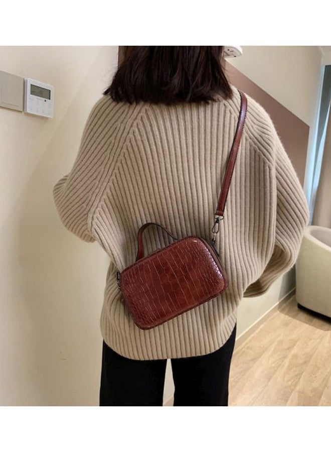 بيوينتي حقيبة كروس بدي برباط قابل للتعديل بني - Image 2