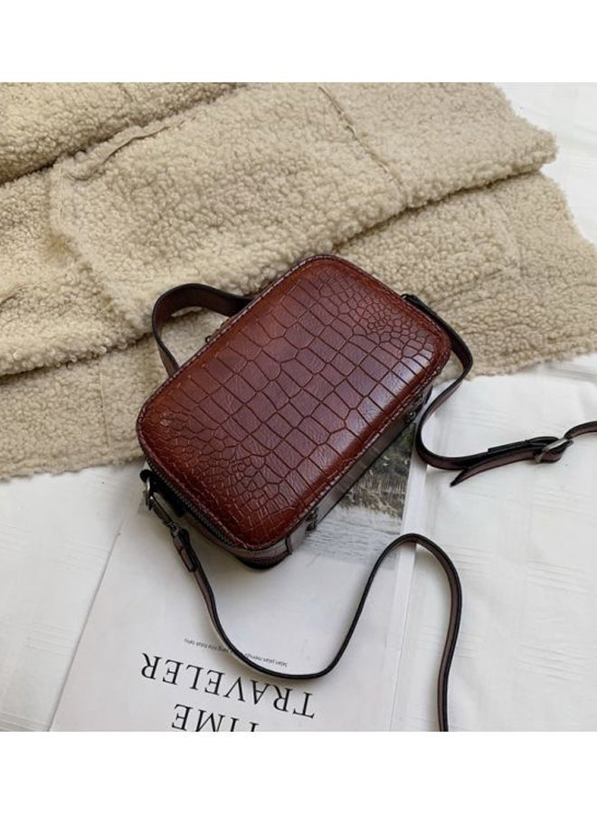 بيوينتي حقيبة كروس بدي برباط قابل للتعديل بني - Image 3