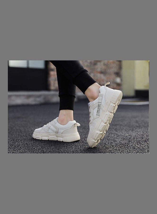 بيوينتي سنيكرز خفيف الوزن وجيد التهوية برقبة منخفضة أبيض/بيج - Image 4