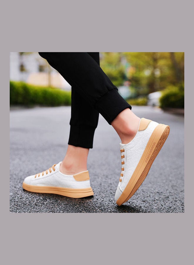 بيوينتي سنيكرز برباط ورقبة قصيرة للنساء أبيض - Image 2