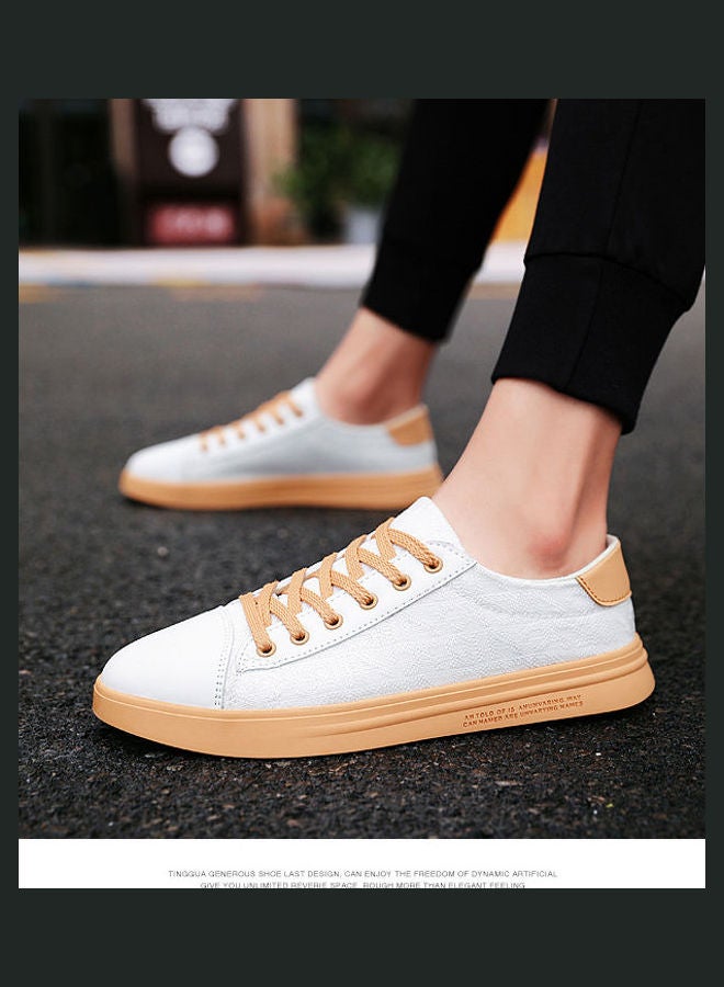 بيوينتي سنيكرز برباط ورقبة قصيرة للنساء أبيض - Image 3