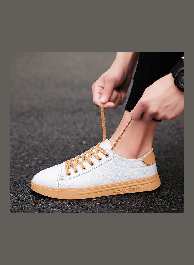 بيوينتي سنيكرز برباط ورقبة قصيرة للنساء أبيض - Image 5