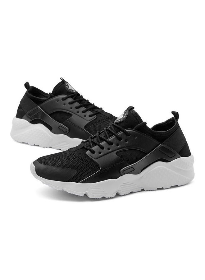 بيوينتي حذاء تدريب للرجال برباط ورقبة منخفضة أسود - Image 2