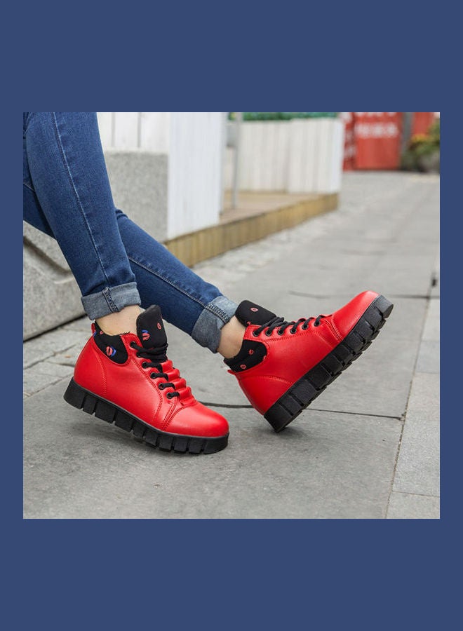 حذاء بوت كاجوال برباط شتوي مسطح أحمر وأسود